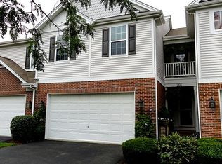 266 Lineas Ln, Geneva, IL 60134