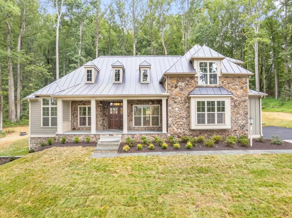 682 Villa Deste Dr, Charlottesville, VA 22903