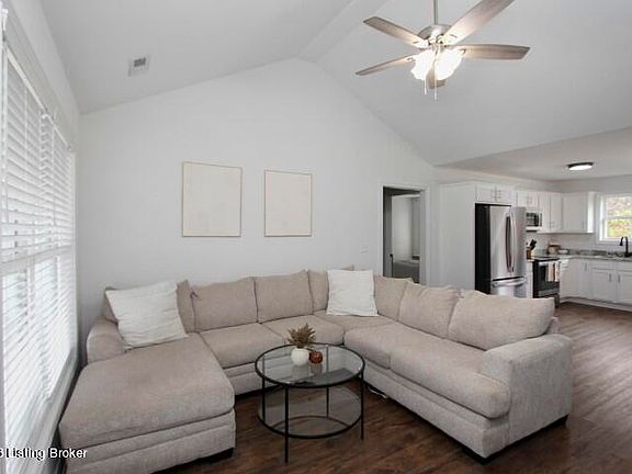 5th image of 2121 Collins Ln
