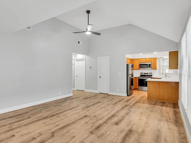2135 Acklen Ave #10 — Photo 3