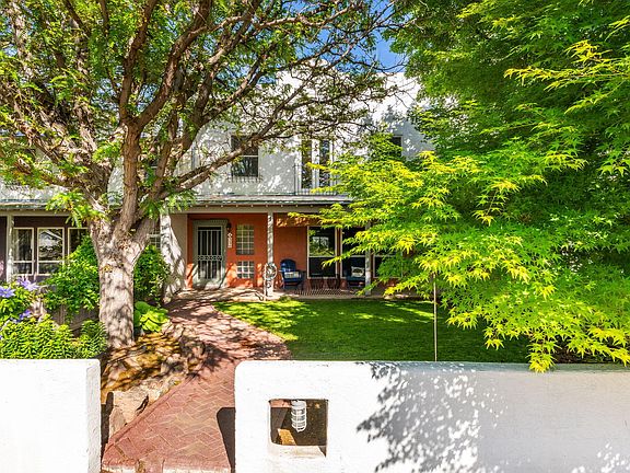 2nd image of 336 Los Ranchos Rd NW