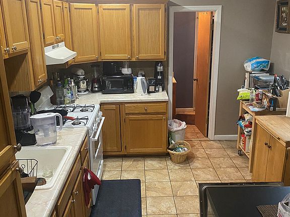 5th image of 87 Jefferson Ave #2