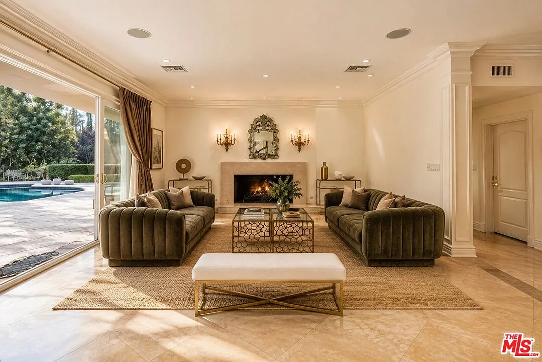 4 bed, 5.0 bath, 4200 sqft, $23,500 — Photo 3