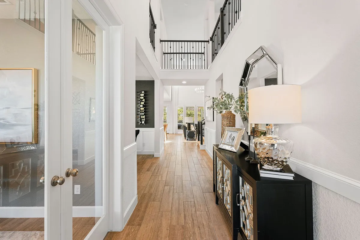 Building Photo - 303 Navarro