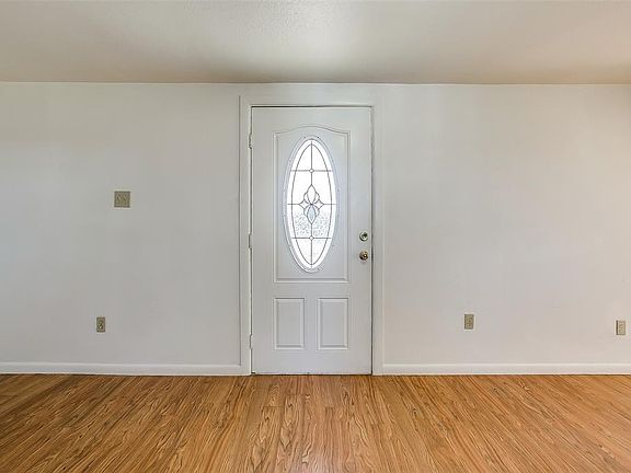 2nd image of 414 Pine St