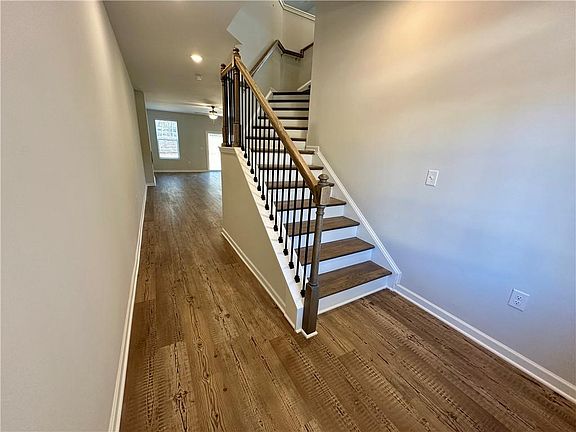 4th image of 144 Green Love Ln