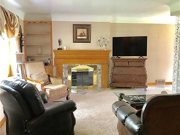 2nd image of 2059 Lyon Blvd