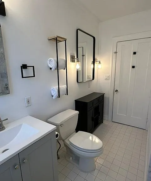 2433 Woodmere Dr — Photo 14