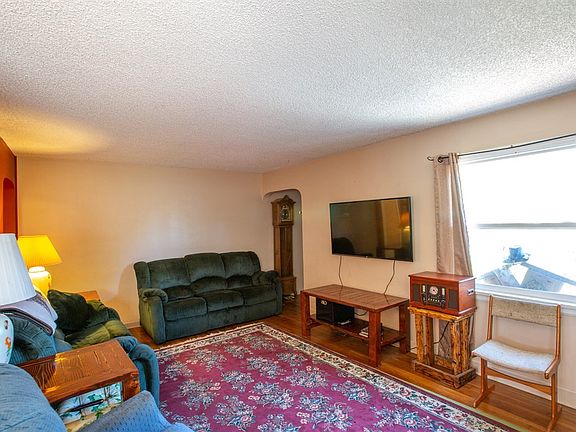 5th image of 2721 W Garland Ave