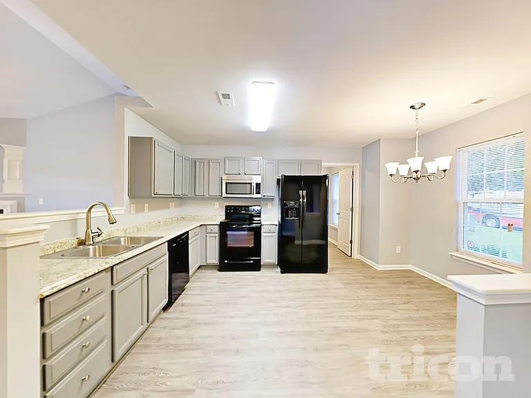 10207 Green Hedge Ave — Photo 6