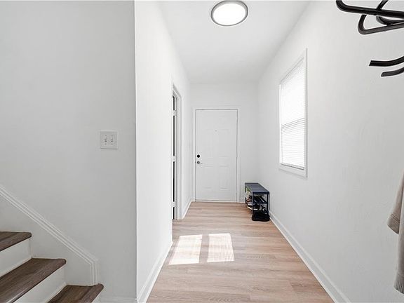 5th image of 120 Forrest Ave