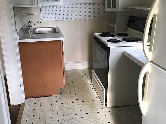 2nd image of 226 W Winona St APT 2R