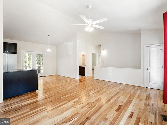 4th image of 887 Hickory Creek Rd