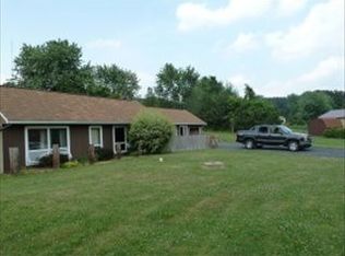 5365 Candy Ln, New Holland, PA 17557