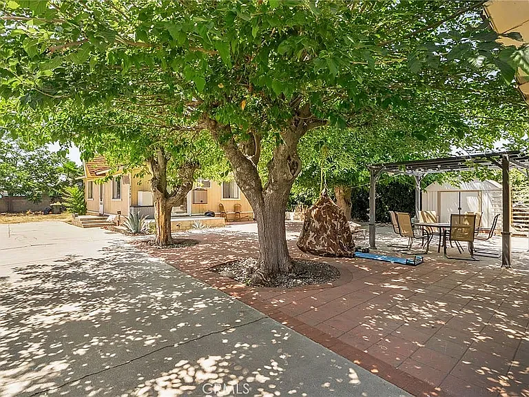 7516 Valaria Dr — Photo 10