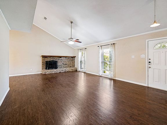 2nd image of 400 Harrington Ln