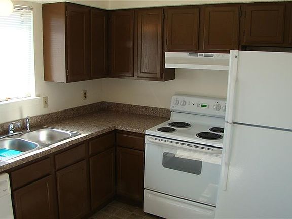 5th image of 2802 Wimbledon Ct APT D