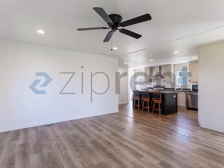 23143 Lowe Rd E — Photo 5