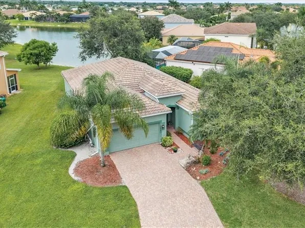 2673 Fishtail Palm CT, NAPLES, FL 34120