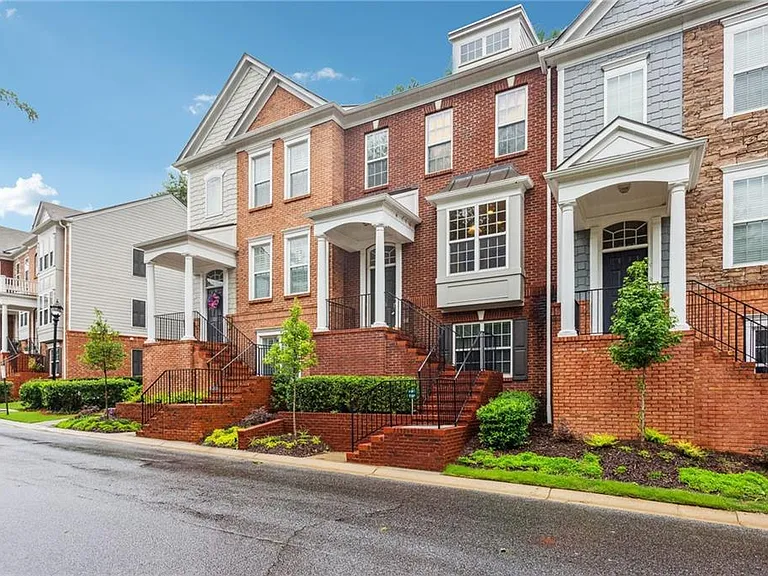 2263 Limehurst Dr NE — Photo 1