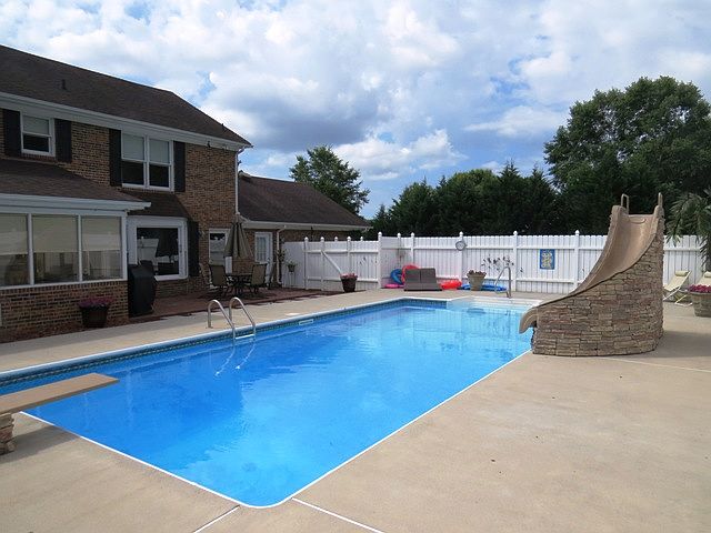 1st image of 74 Firestone Dr
