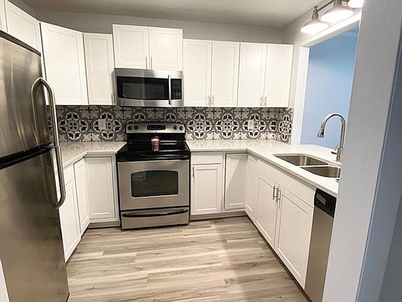 2nd image of 1368 N Forest Dr