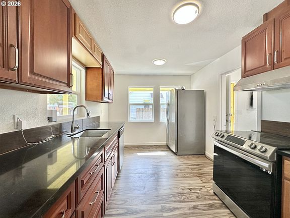 5th image of 13545 SE Division St
