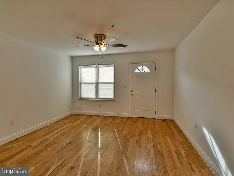 1319 Belmont St NW — Photo 12