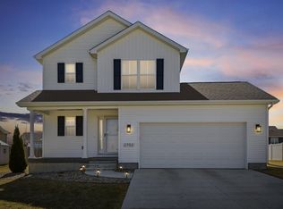 2702 Arbor Ridge Rd, Cedar Falls, IA 50613