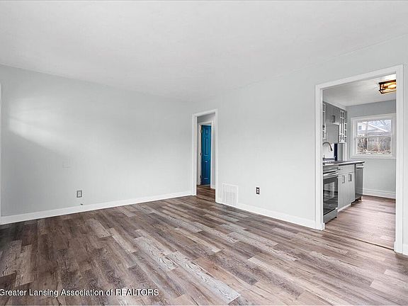 5th image of 925 Maryland Ave