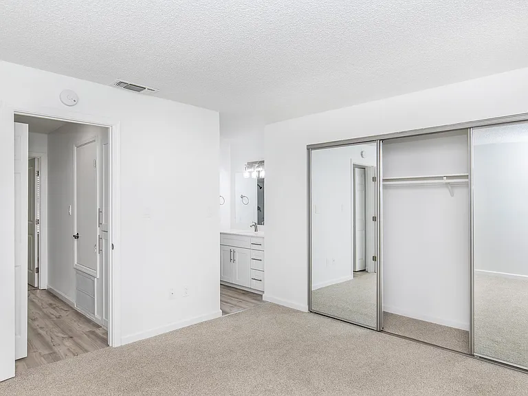 54 Quay Ct — Photo 35