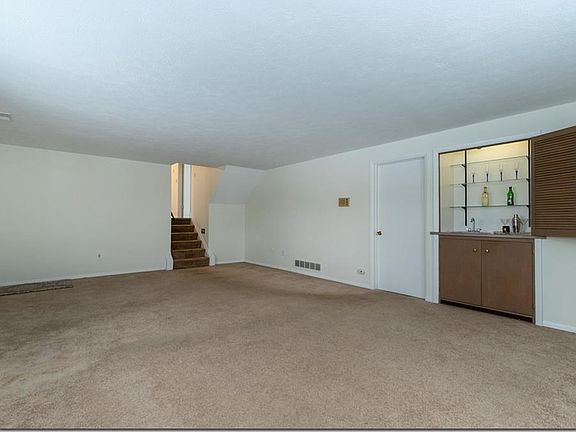 5th image of 26643 Fairfax Ln