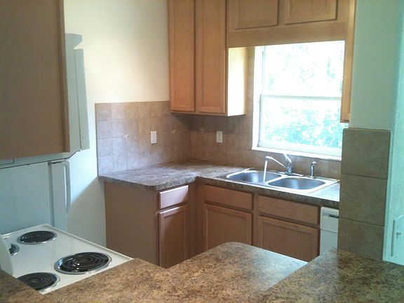 5th image of 117 E Fruitland St