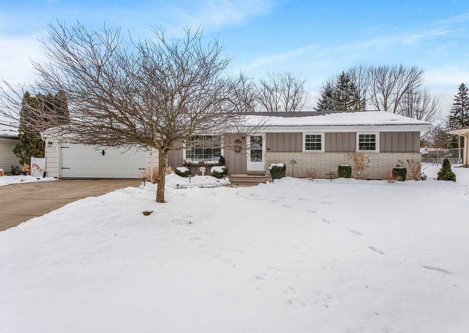 1st image of N62W23773 Hickory Dr