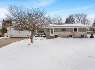 N62W23773 Hickory Dr, Sussex, WI 53089