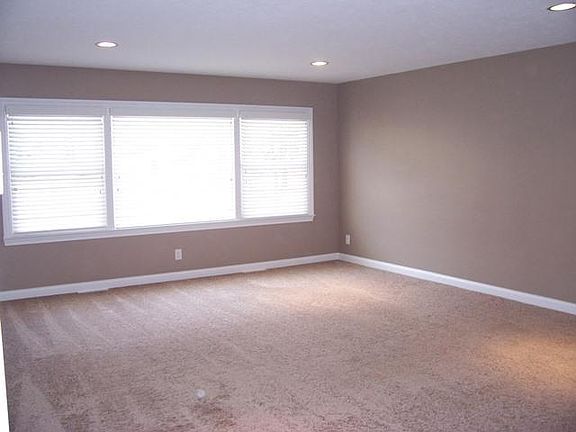 5th image of 56132 Riverdale Dr
