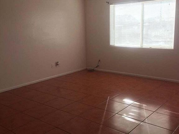 4th image of 2701 E Wood St #2
