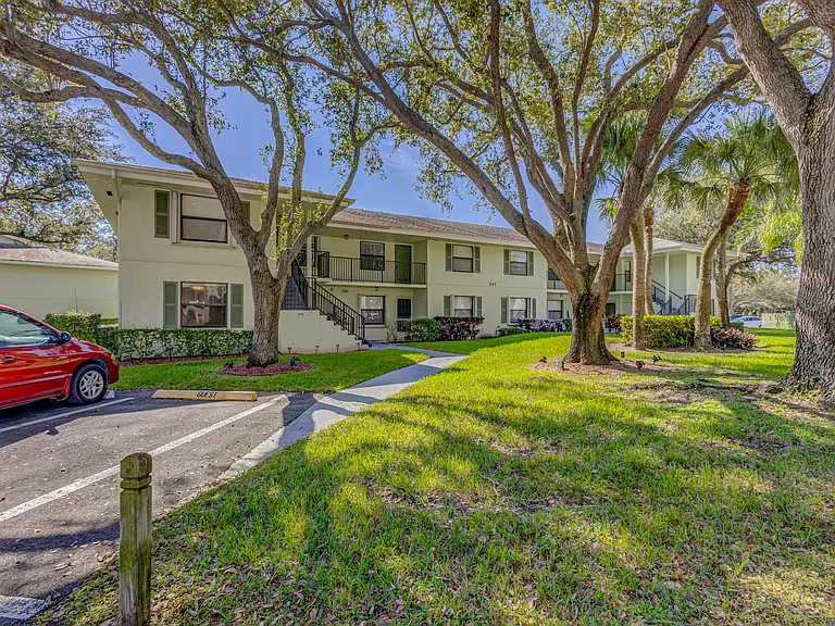 601 Sabal Ridge Cir #A — Photo 3
