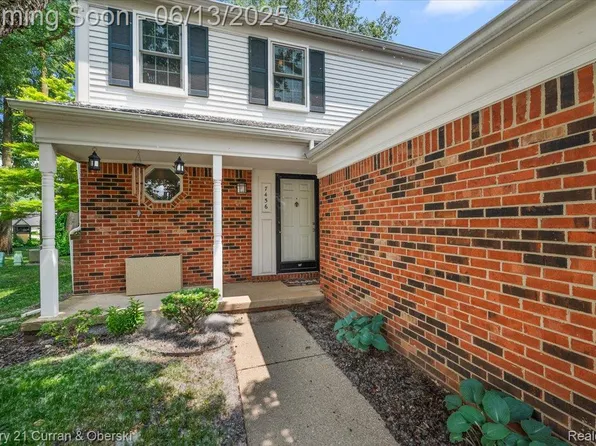 7456 N Kingston Ct, Westland, MI 48185