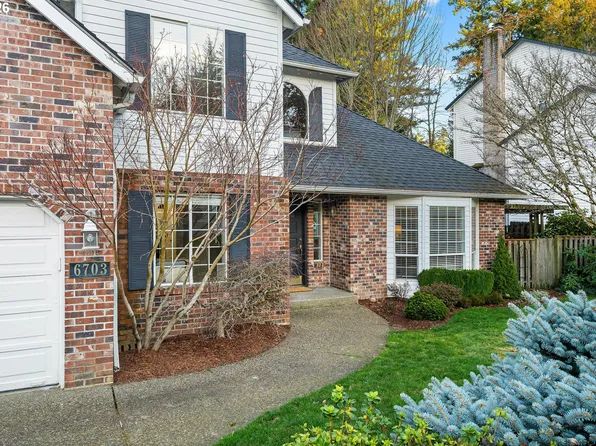 6703 SW Moonshadow Ct, Portland, OR 97223