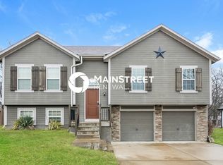 593 Kreisel Dr, Raymore, MO 64083