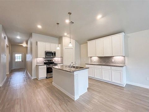 3rd image of 850 Deerhurst Ln