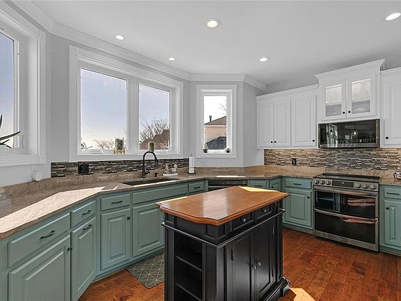 3rd image of 27 Rileys Way