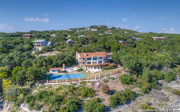 2nd image of 975 Mount Lookout Dr