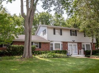 2243 Silverthorn Dr, Rockford, IL 61107