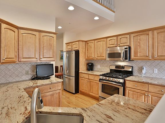 3rd image of 51 Vail Dr