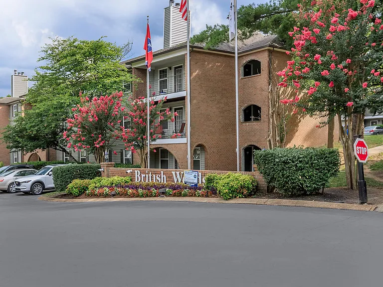 British Woods Apartments — Photo 44