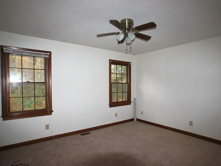 1406 Bloomingdale Dr — Photo 9