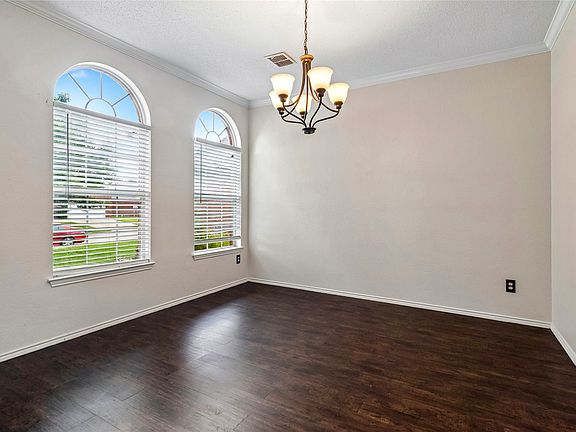 5th image of 10609 Augusta Ln