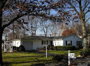 30 College Hills Dr, Farmingville, NY 11738